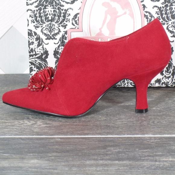 Red velvet sales court shoes