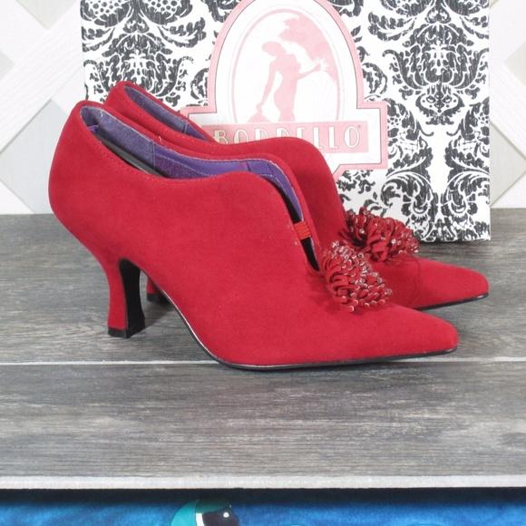 Red top velvet shoes